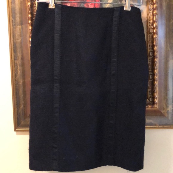 💫 Boucle and vertical ribbon lined pencil skirt with back kick ruffle pleat - Picture 1 of 8